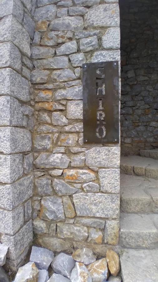 Shiro - Traditional Stone Vilă *