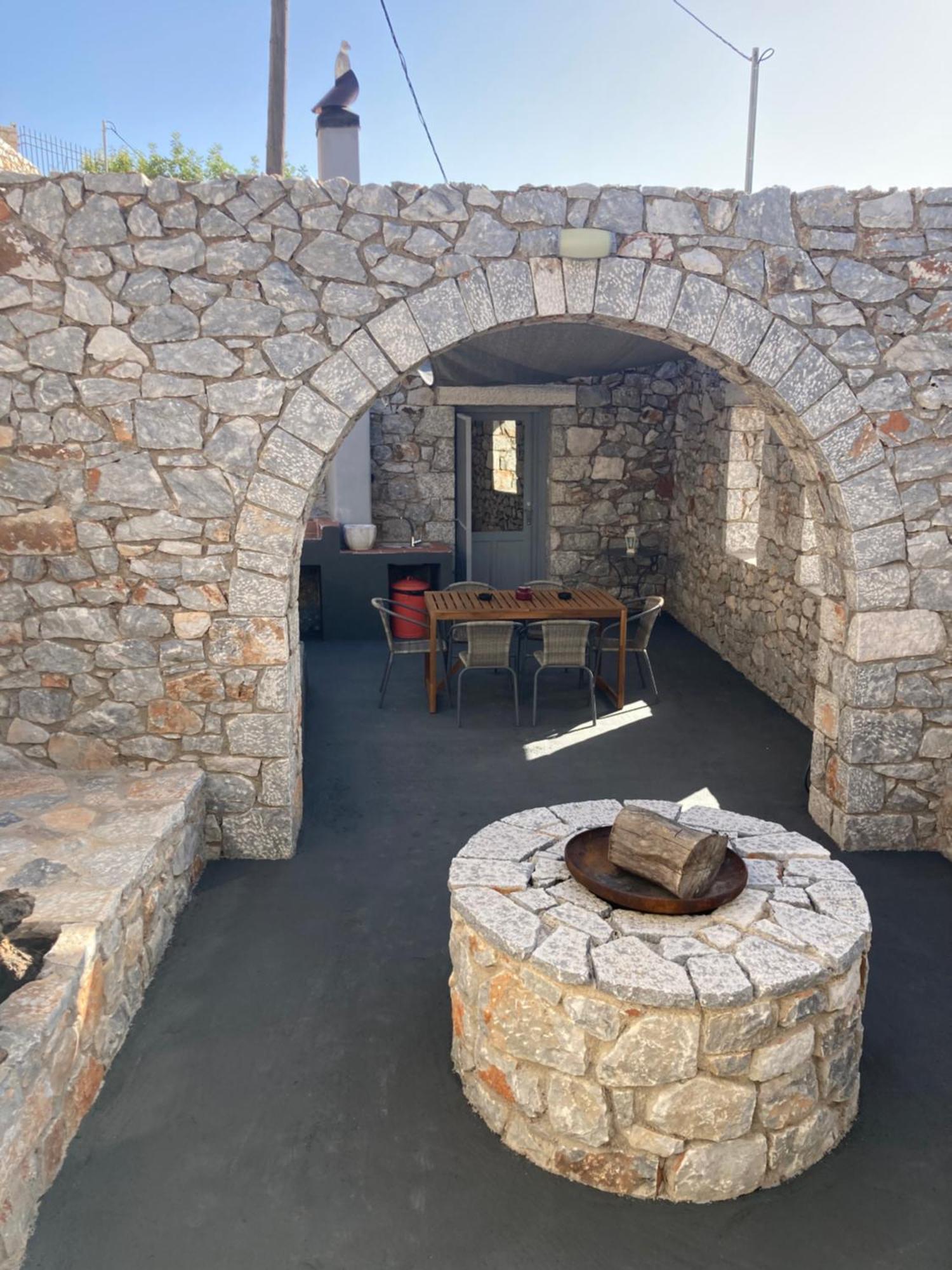 Shiro - Traditional Stone Vilă Argilia